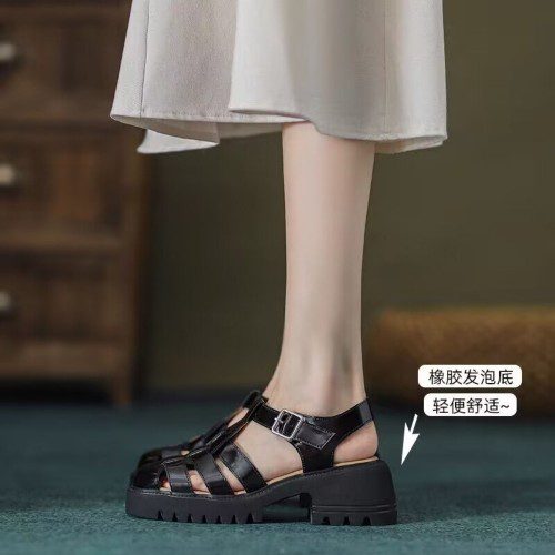 가죽 통굽 샌들 로마 스트랩 키높이 6CM 블랙 화이트 연예인 패션